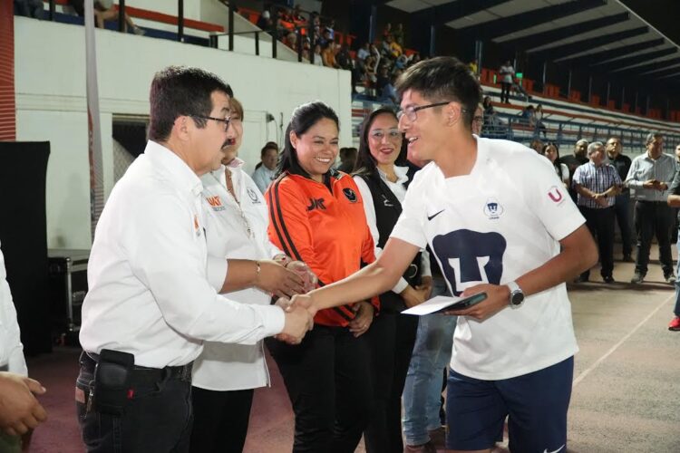El rector Dámaso Anaya inaugura Torneo Nacional de Futbol por el 75 Aniversario de la UAT