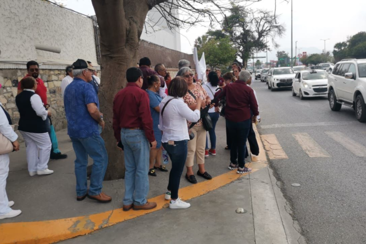 Con plantón frente a Casa de Gobierno sindicalizados exhiben manejo irregular de plazas en Salud de Tamaulipas