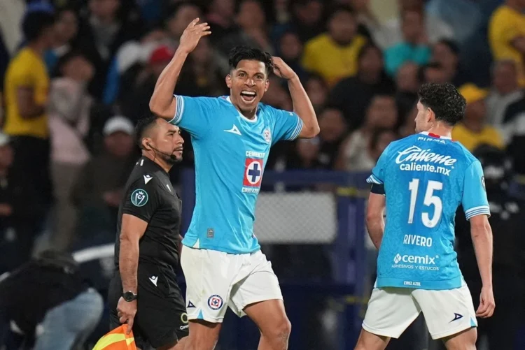 El Cruz Azul gana 2-1 al América en el CU y lo elimina de la Concacaf