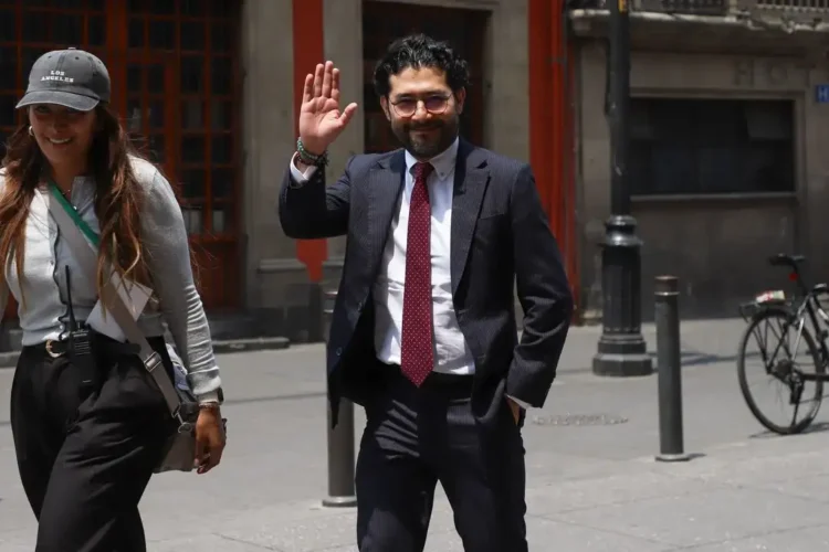 En Día del Trabajo Claudia Sheinbaum anuncia transición hacia jornada laboral de 40 horas semanales
