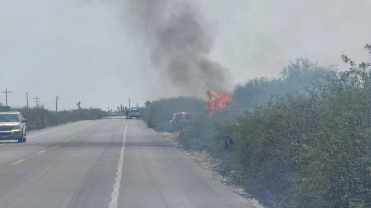 La GE atiende incendio en tramo Tula-SLP; el fuego consume unas 4 hectáreas de vegetación