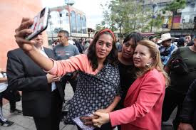 Casa por casa Loretta Ortiz reafirma su compromiso de dirigir la SCJN con honestidad y profesionalismo