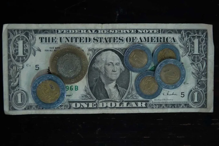 El peso mexicano aprovecha caída generalizada del dólar y se ubica en su mejor nivel en 8 meses