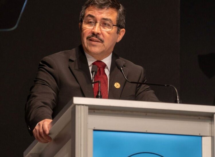Becan al 50 por ciento de los estudiantes de la UAT