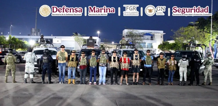 Tras muerte de 8 soldados mexicanos detienen en Michoacán a 17 sicarios, incluidos 10 ex militares colombianos
