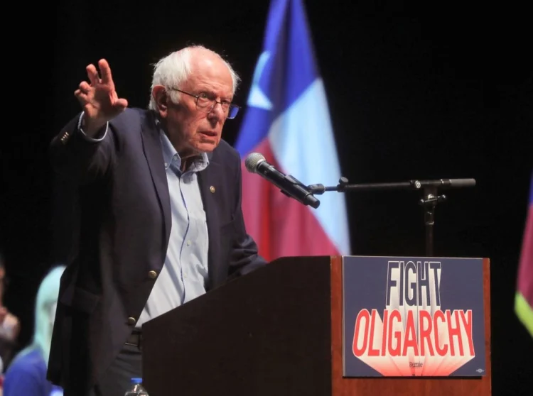El senador Bernie Sanders advierte a estadounidenses sobre las guerras de EU fincadas en mentiras