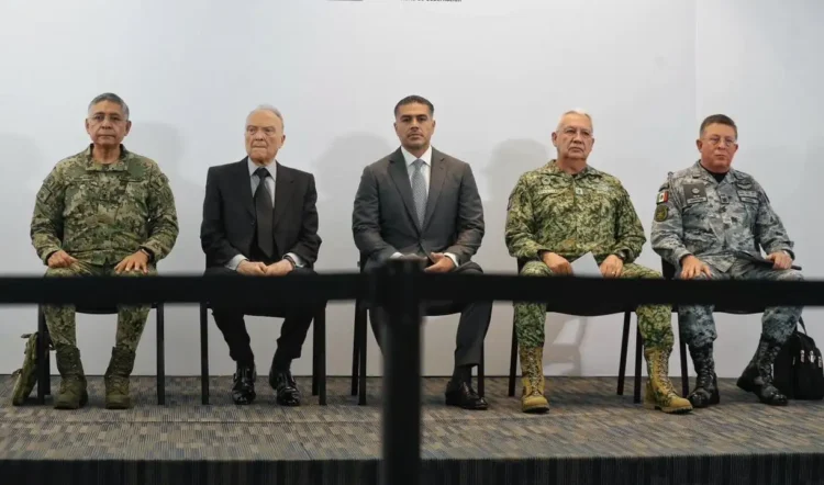 Da Gabinete de Seguridad golpazo a ‘huachicoleros; detiene a 32 e incauta dinero, armas y decenas de vehículos