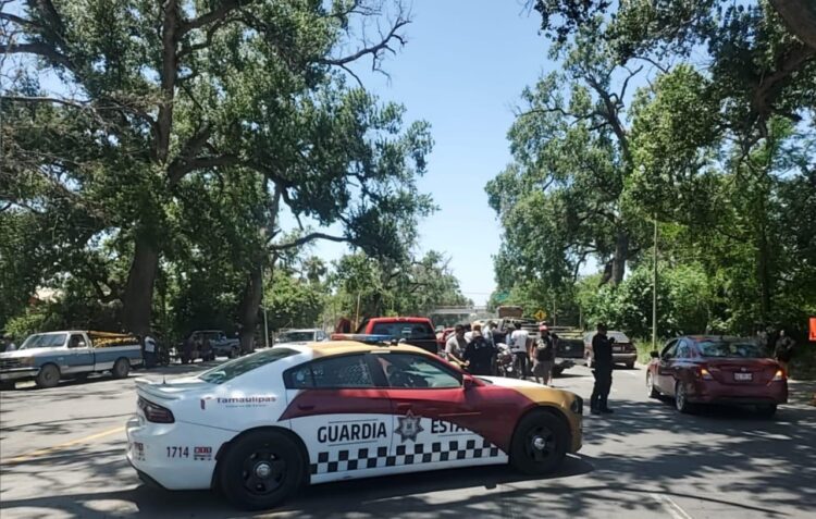 Choque entre camionetas deja 3 lesionados en tramo carretero del área de Güémez y Padilla