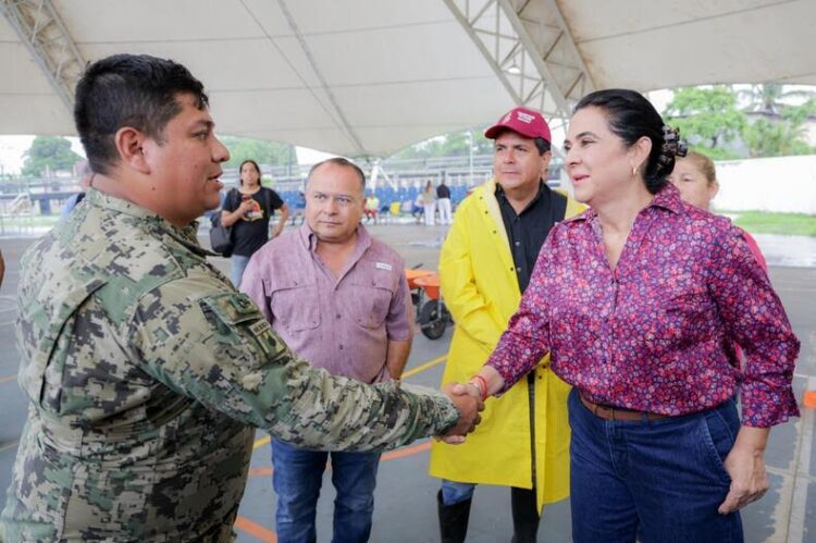 Refuerza Mónica Villarreal acciones preventivas de desfogue en sector Moscú