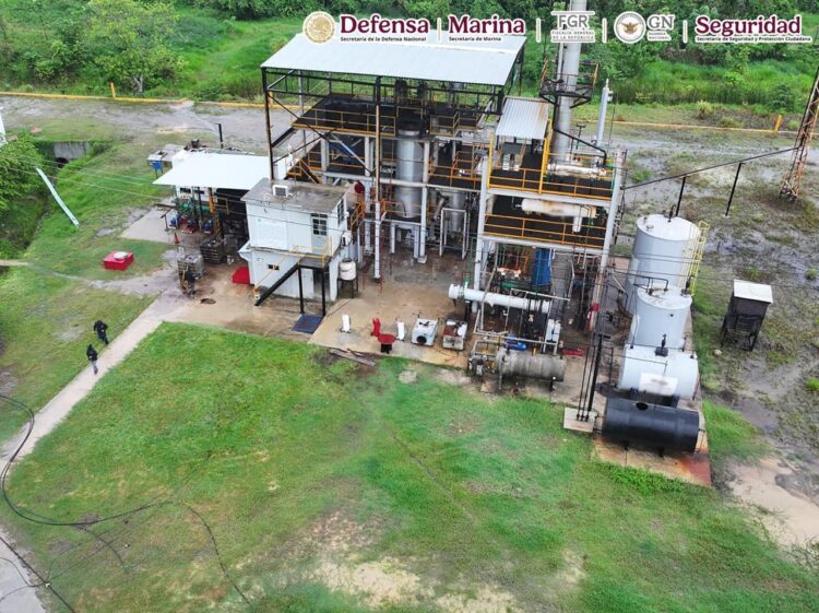 Catean inmueble de ‘huachicoleros’ en Veracruz y recuperan más de medio millón de litros de crudo