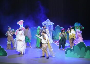 Estudiantes de la UAT despliegan su talento en obra teatral