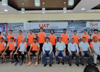 Presenta el rector al equipo Correcaminos para el Torneo Apertura 2025 de la Liga de Expansión