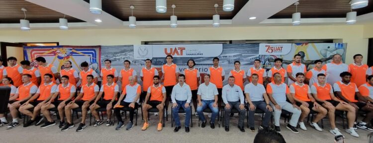 Presenta el rector al equipo Correcaminos para el Torneo Apertura 2025 de la Liga de Expansión