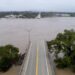 Lluvias acaban en tragedia en Texas: Reportan 24 muertos y 20 menores desaparecidas
