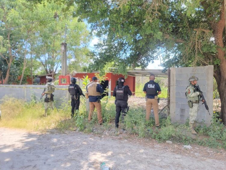 Militares y policías catean guarida de malandros en ejido de Abasolo; aseguran droga y cartuchos