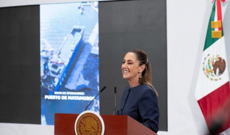 La presidenta Claudia Sheinbaum reconoce el trabajo de Américo para construir el Puerto del Norte