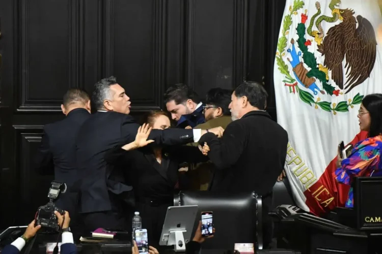 ‘Alito’ Moreno golpea a Fernández Noroña y lesiona  a un empleado en el Senado; habrá demanda penal