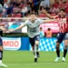 Con polémica por el retorno de un perdido ‘Chicharito’ el Cruz Azul gana 2-1 a Chivas