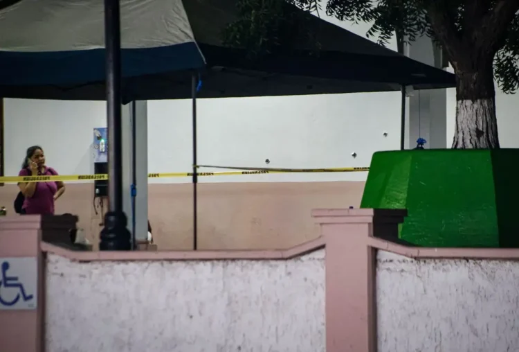 En dos ataques simultáneos gatilleros asesinan dos personas en hospitales de Culiacán