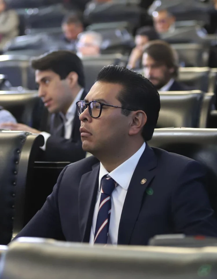 Senador de Puebla renuncia al PRI y el tricolor está en riesgo de perder vicepresidencia en el Senado