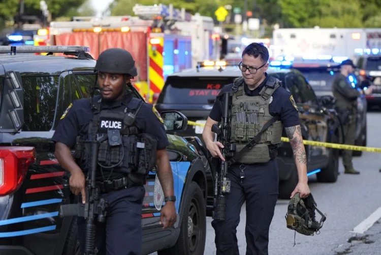 Un tiroteo en una Universidad de Atlanta deja a un agresor y a un policía muertos