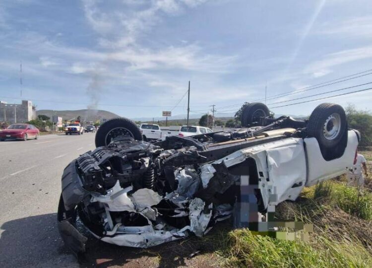 Aparatosa volcadura de camioneta deja una persona lesionada en tramo de carretera Tula-SLP