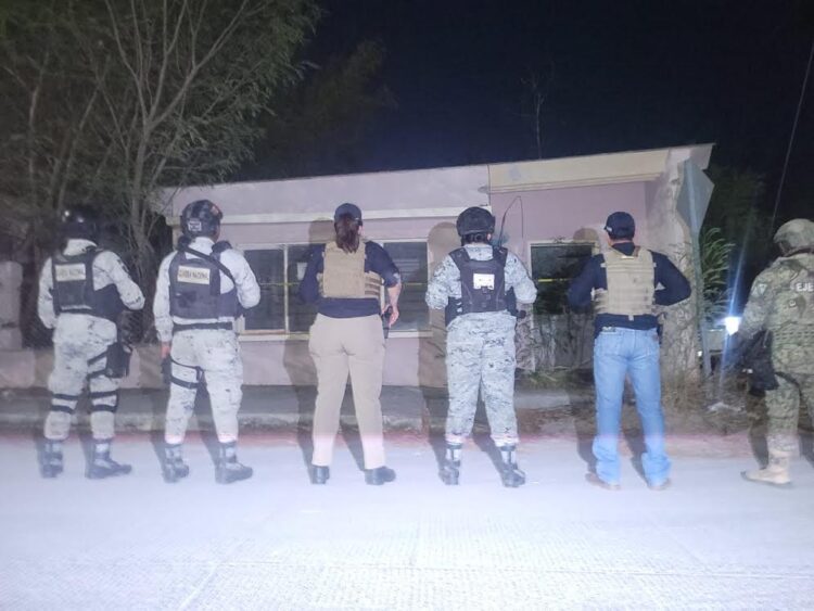 Militares, GN y policías catean inmueble en colonia de Reynosa y aseguran droga y ‘ponchallantas’