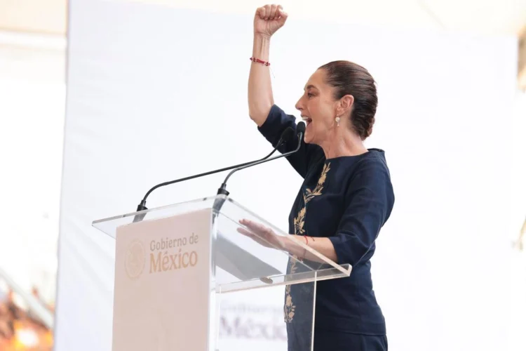 Ante política arancelaria de EU salimos adelante con dignidad: CSP, entre abucheos a gobernador de Jalisco