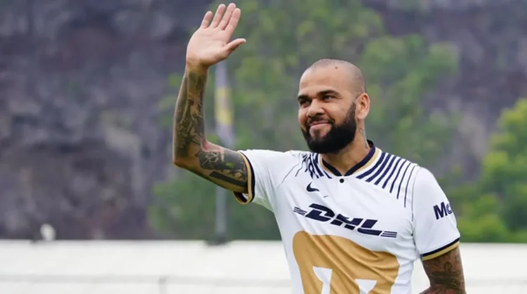 El TAS resuelve que el brasileño Dani Alves tendrá que indemnizar a Pumas con pago millonario