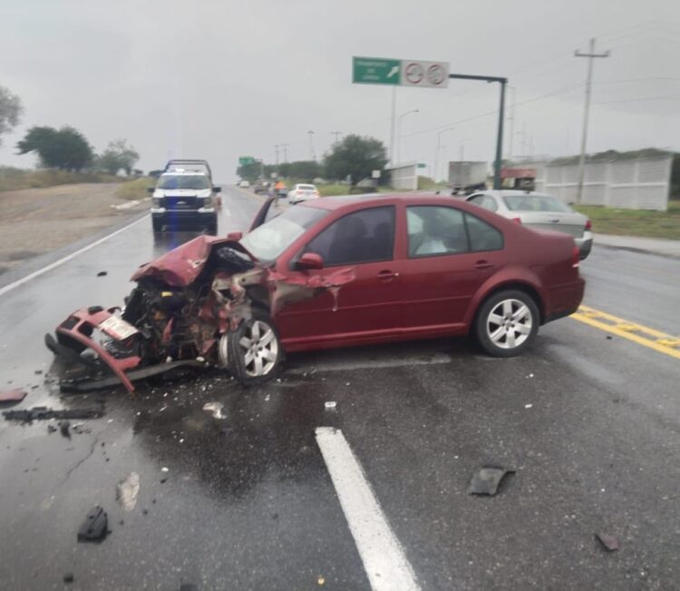 Choque sin lesionados obstruyó carretera Victoria-Matamoros a la altura de Cruillas