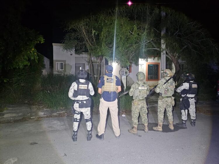 Policías de la FGJET aseguran droga y ‘ponchallantas’ en fraccionamiento de Reynosa