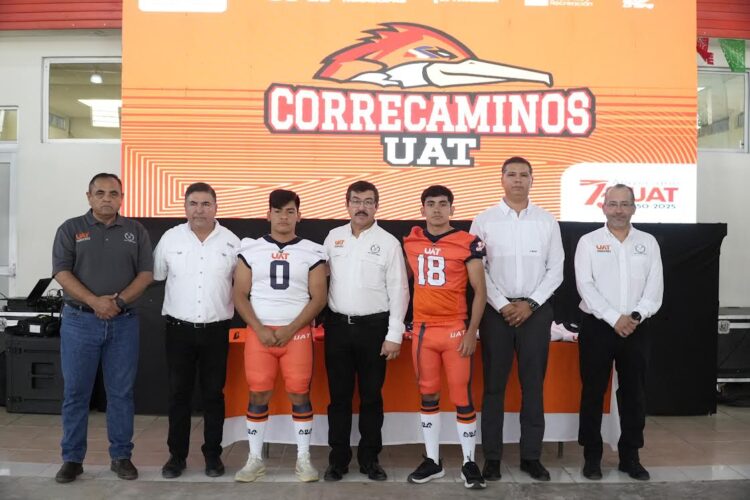 El rector entrega uniformes a Correcaminos UAT de la Liga Mayor ONEFA