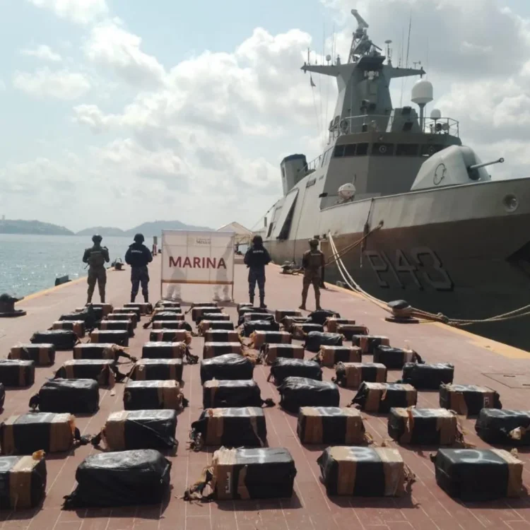 En operación marítima encabezada por Semar aseguran 1.6 toneladas de cocaína frente a costas de Guerrero