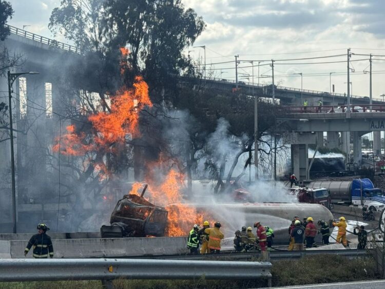 Explosión de una pipa deja 57 heridos en Ciudad de México; onda expansiva alcanza a 18 vehículos