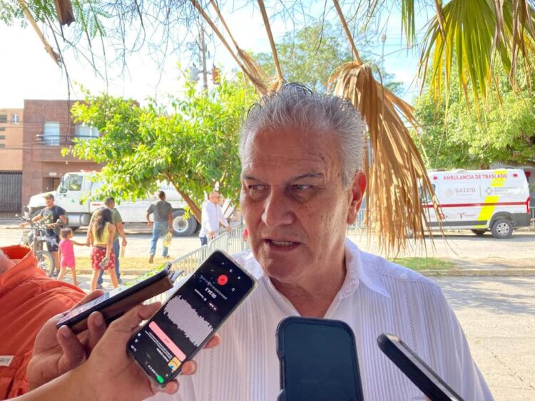 El titular de Salud niega su salida de la dependencia: ‘Mientras el gobernador no me lo diga yo estaré firme’