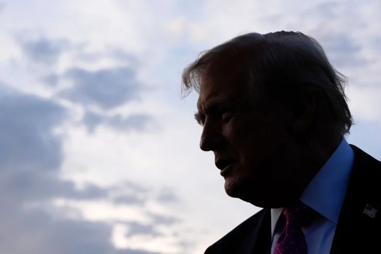 Asume  Trump incompetencia: Pide a trabajadores extranjeros capacitar ‘por un tiempo’ a los de EU