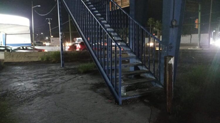 Cansados de mentiras, victorenses optan por rebelarse y abren puente peatonal cerrado por Gattás