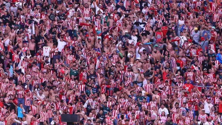 Fanáticos del Atlas matan a aficionado de Chivas y hieren a otros 2 previo al encuentro de esta noche