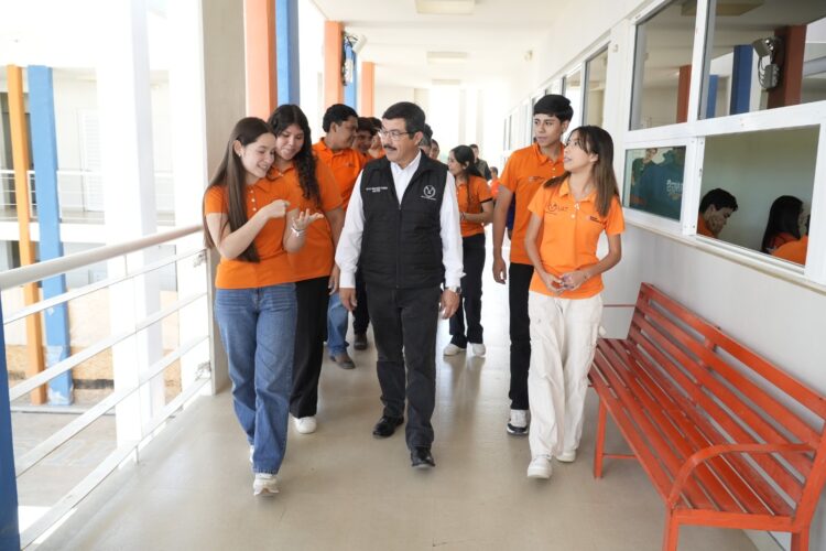 Constató rector logros y avances académicos de la Prepa 3 UAT