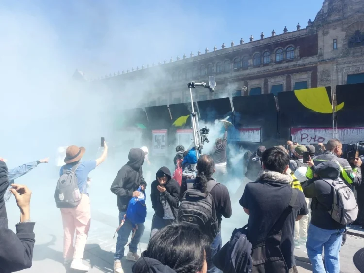 Generación Z en el Zócalo: SSP de CDMX reporta 40 detenidos y 100 policías lesionados, 60 en hospital