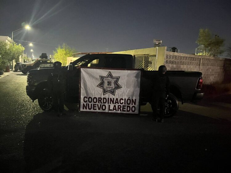 La Guardia Estatal asegura en NLD vehículo con narcóticos y con reporte de robo en el extranjero