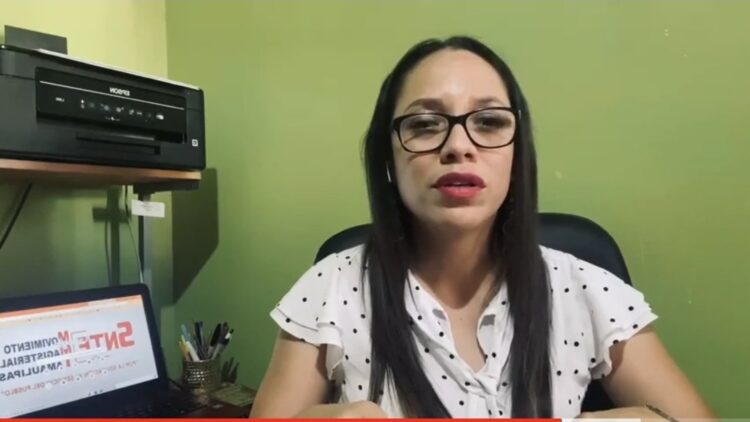 La activista Reyna Campuzano acusa a SET-SNTE de inmoralidad y complicidad compartida por trafique de becas