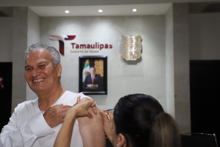 Exhorta Salud a vacunarse contra COVID e Influenza