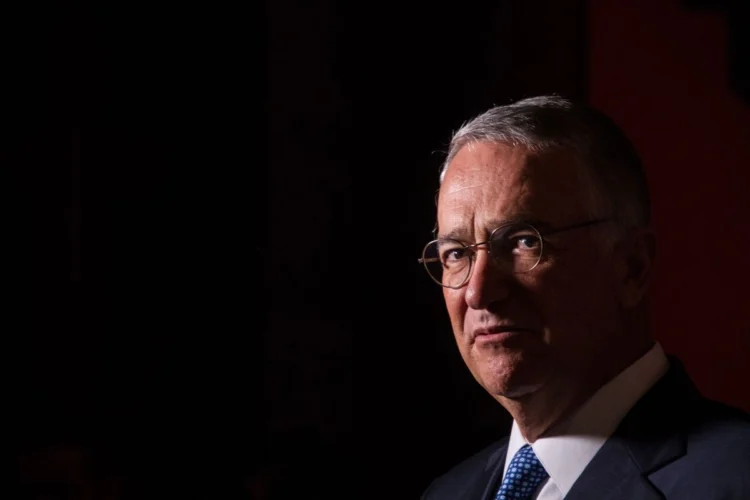 Un juez de Londres exhibe a Salinas Pliego: Recurrió al espionaje y al alcohol para sacar ventajas