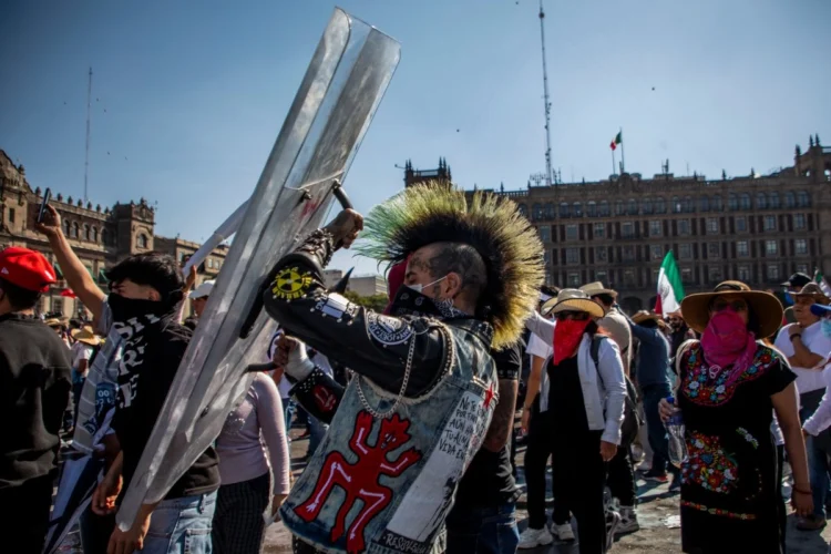 Morena-CDMX acusa a ‘Alito’ Moreno y al PRI de pagar $10 mil a  porros para generar violencia en el Zócalo