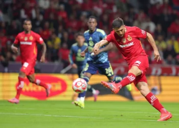Los Diablos del Toluca derrotan 2-0 a las Águilas del América en el ‘infierno’