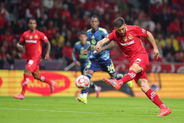 Los Diablos del Toluca derrotan 2-0 a las Águilas del América en el ‘infierno’