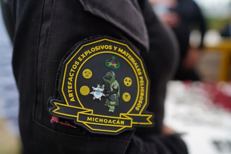 El Ejército y Guardia Nacional aseguran 52 kilos de explosivos y armas en Cotija, Michoacán