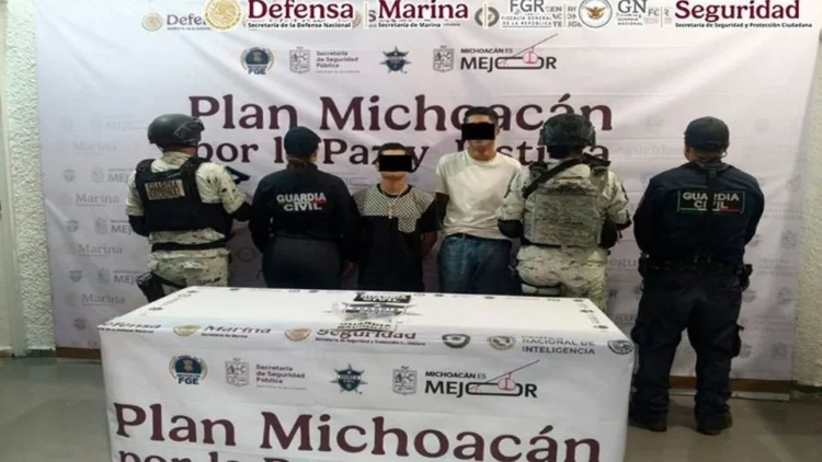 Autoridades detienen a cuatro personas y aseguran artefactos explosivos en Michoacán