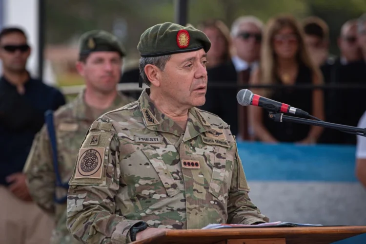 Milei pone a un militar como ministro de Defensa, el primero desde fin de sangrienta dictadura en Argentina